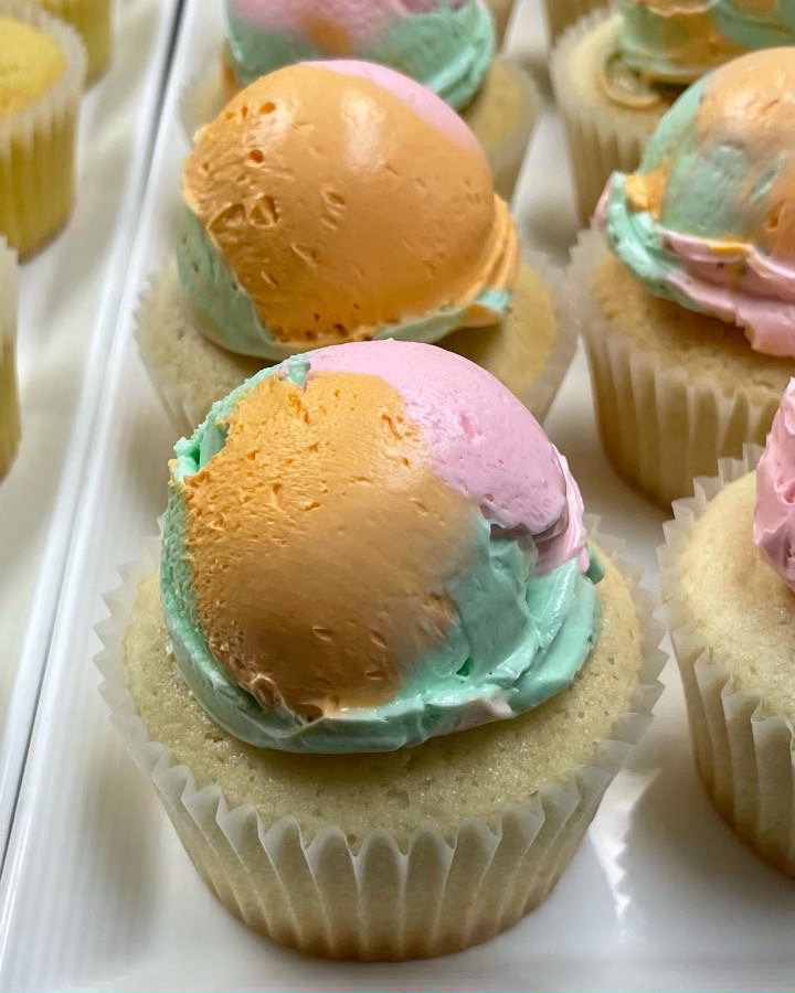cupcake catering in Kenosha, dessert catering Racine, custom cupcakes Kenosha